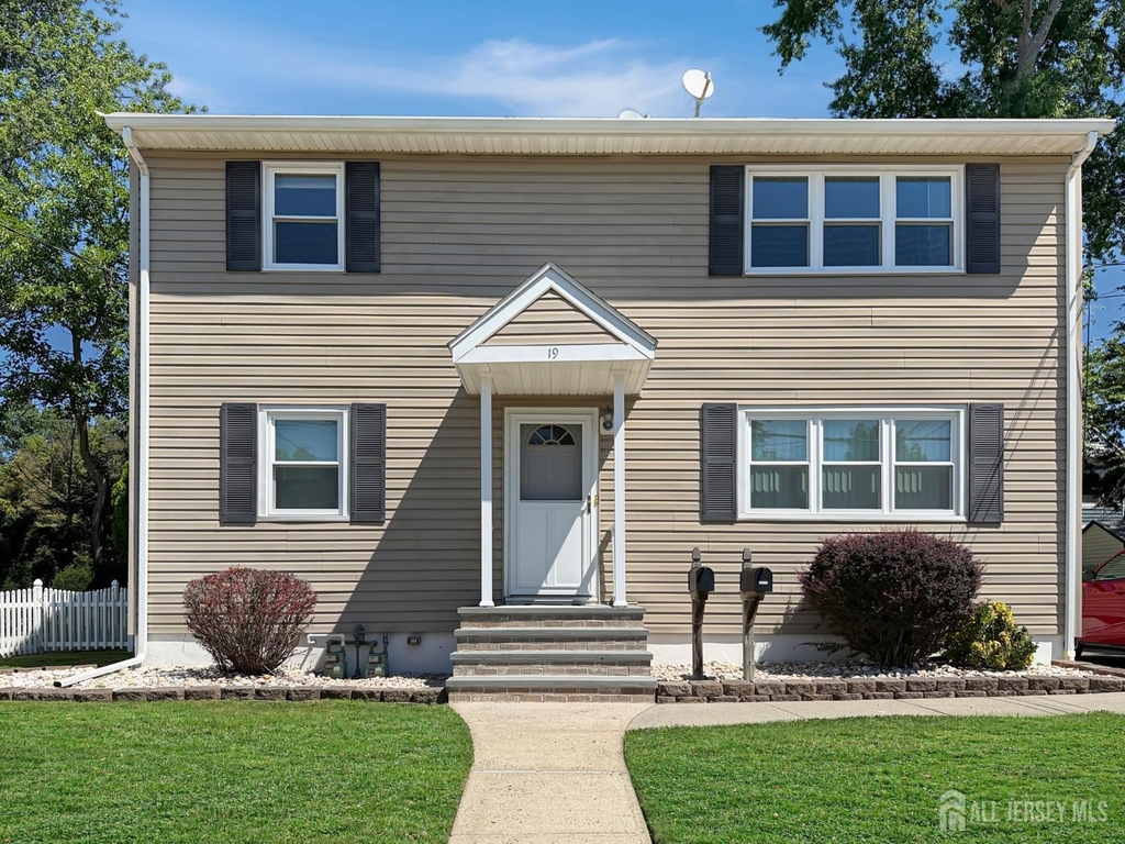 19 Van Buren Avenue - Photo 0