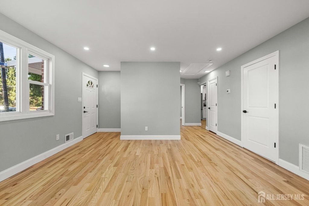 614 Remsen Avenue - Photo 4