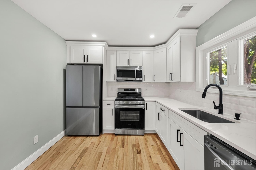 614 Remsen Avenue - Photo 8