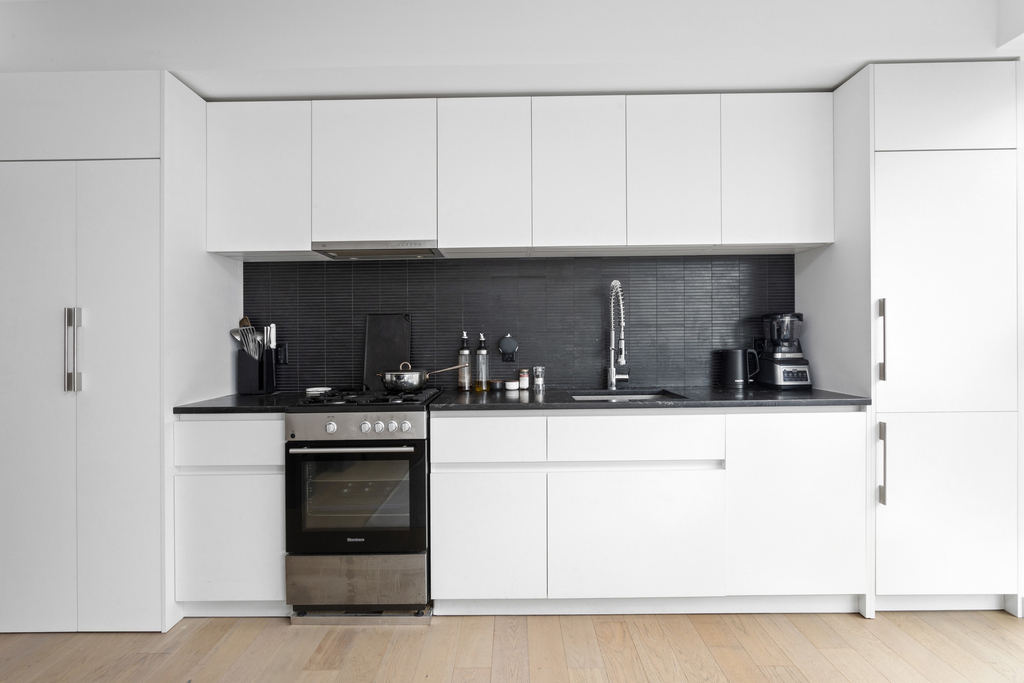 305 Union Avenue - Photo 2