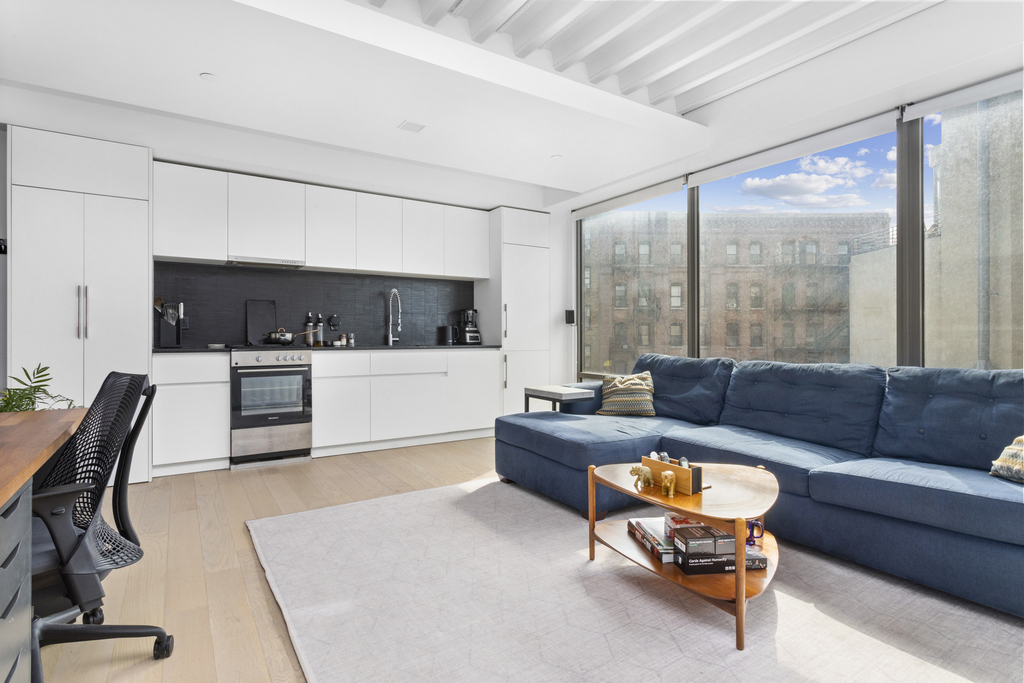 305 Union Avenue - Photo 1
