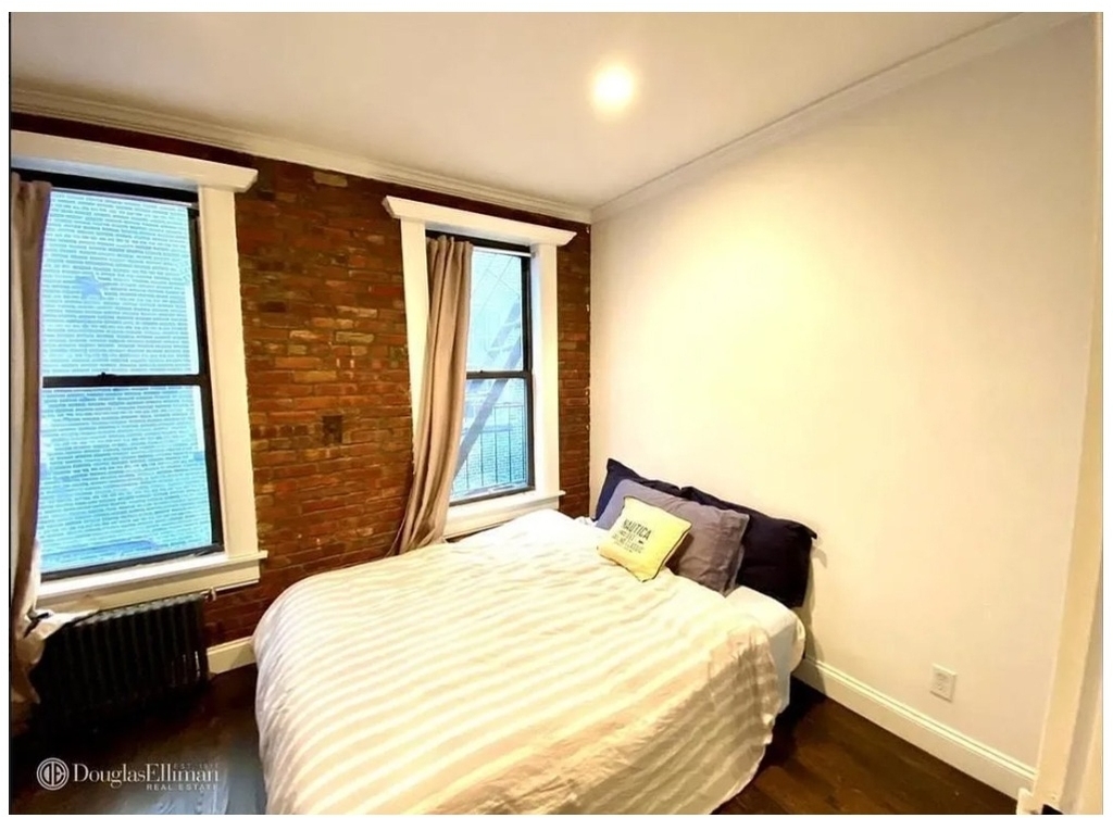 237 E 58th Street - Photo 3
