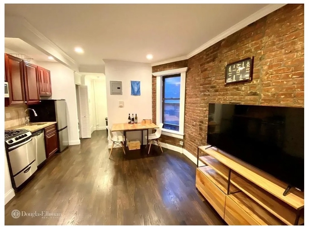 237 E 58th Street - Photo 2