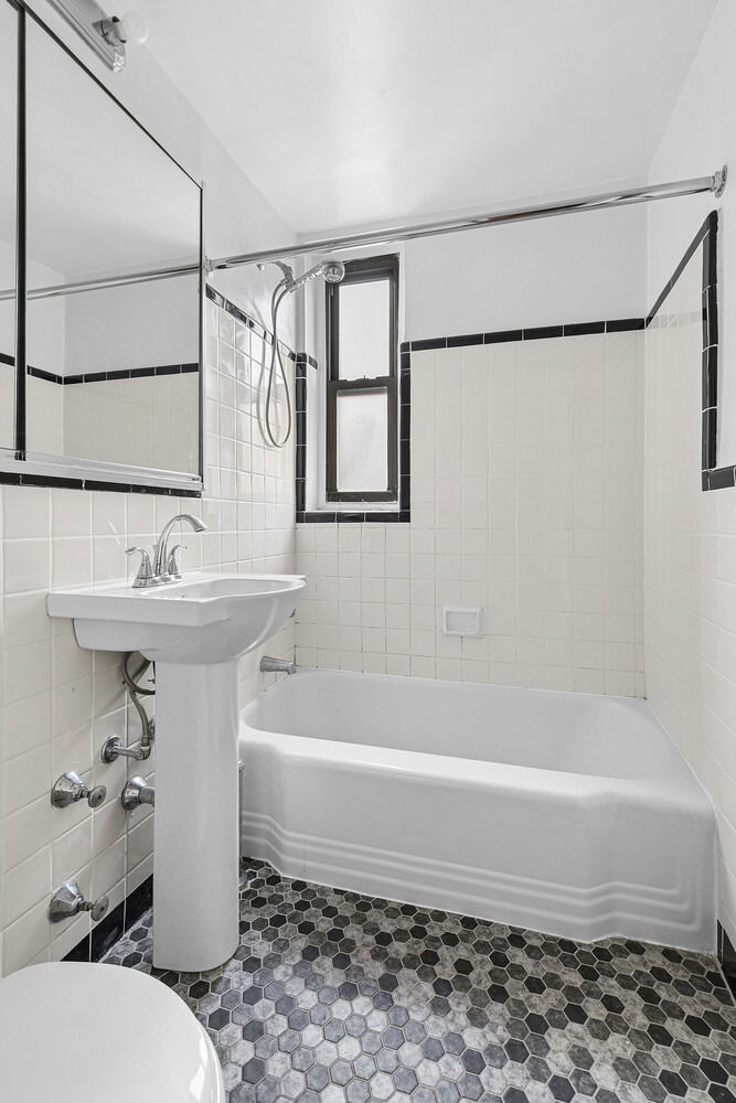 1420 York Avenue - Photo 3