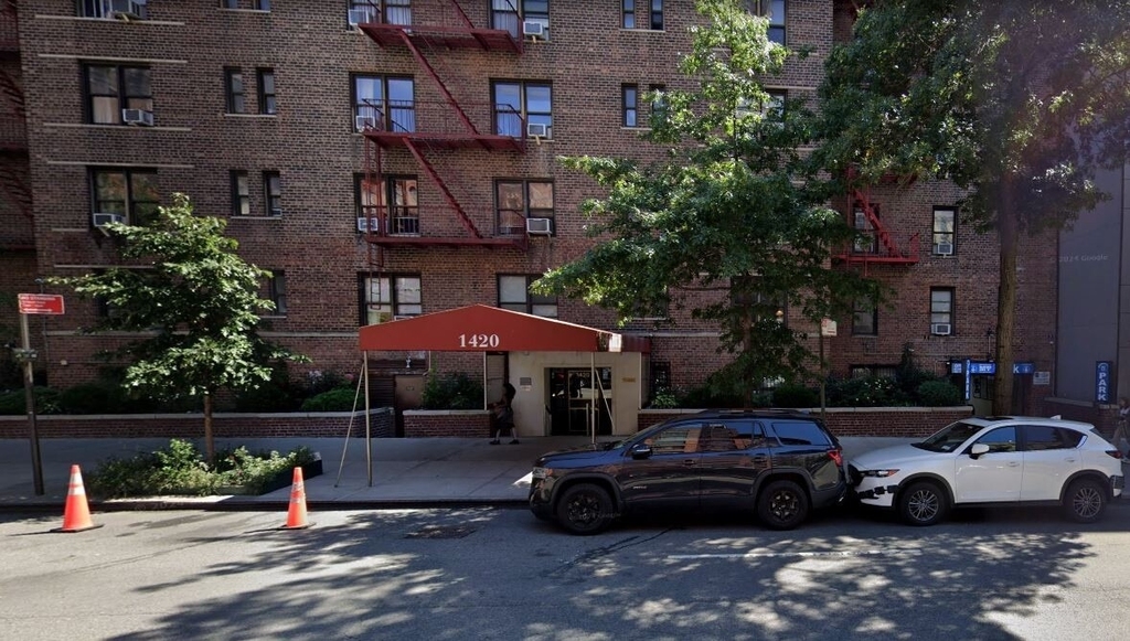 1420 York Avenue - Photo 6