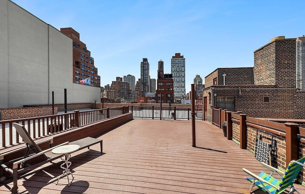 1420 York Avenue - Photo 4