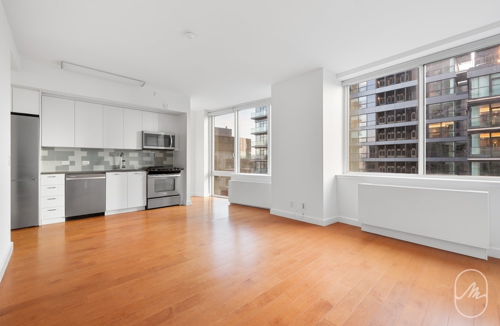 80 Dekalb Avenue - Photo 1