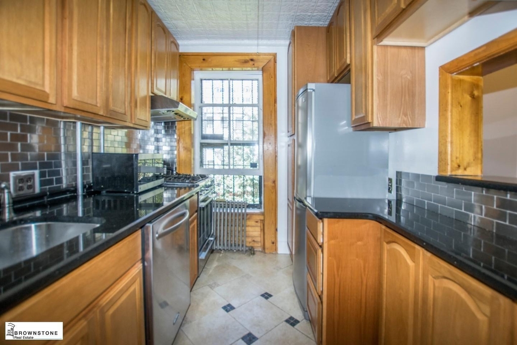 283 Pacific Street - Photo 2