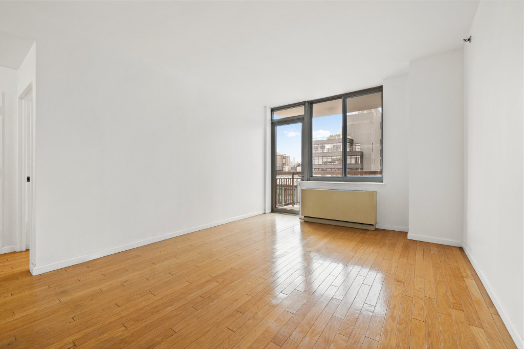 520 W 23rd Street - Photo 2