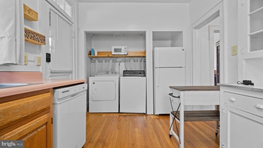 506 E Liberty Street - Photo 2