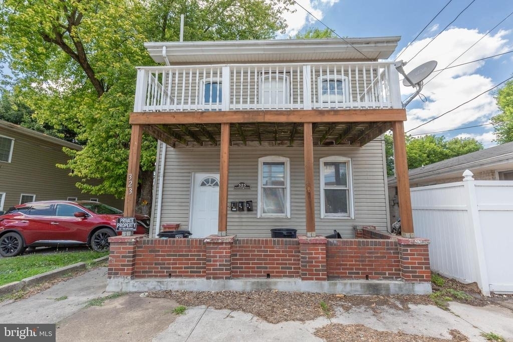 323 S. Raleigh St - Photo 0