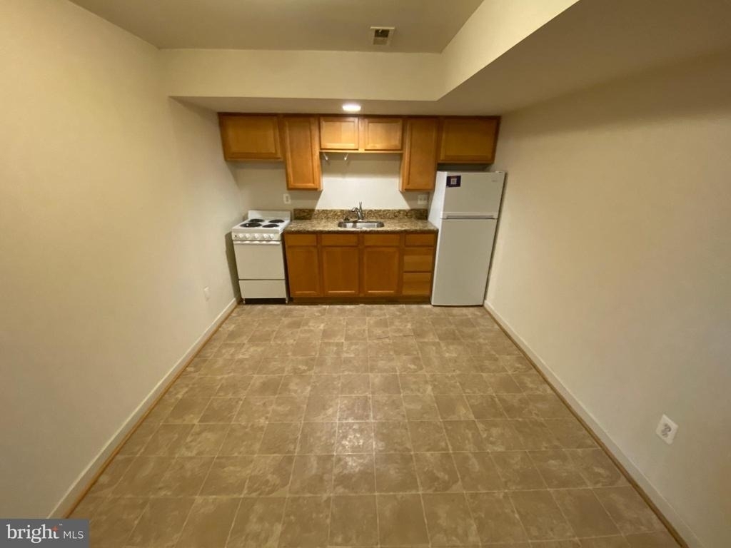 405 Pratt Street - Photo 6