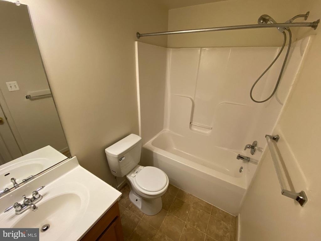 405 Pratt Street - Photo 15