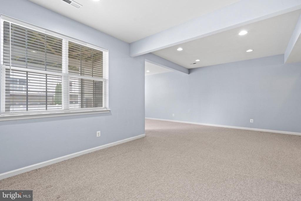 22667 Flowing Spring Square - Photo 31