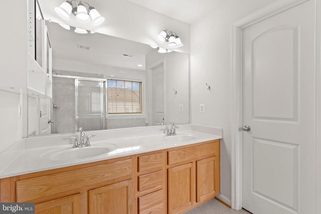 22667 Flowing Spring Square - Photo 25