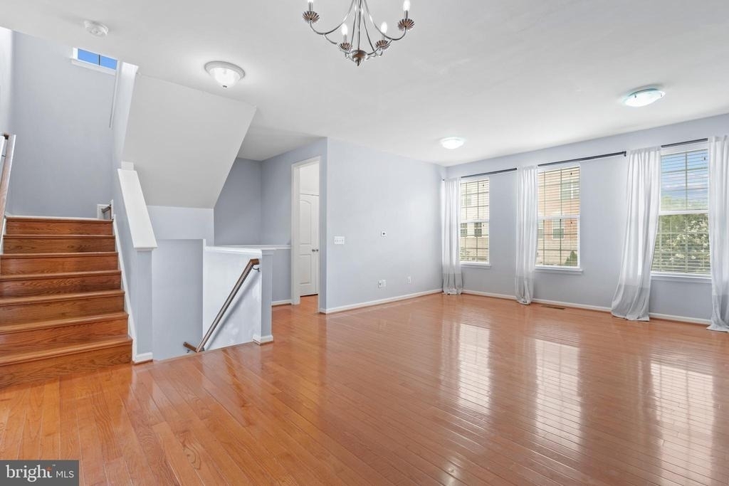 22667 Flowing Spring Square - Photo 2