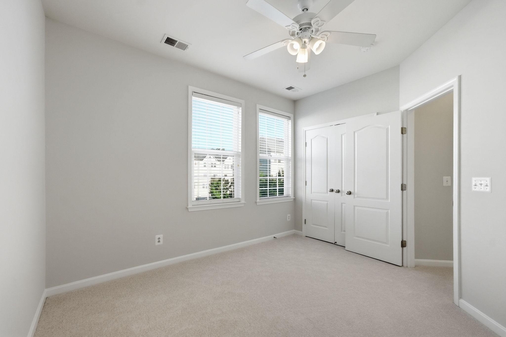 24678 Byrne Meadow Square - Photo 17