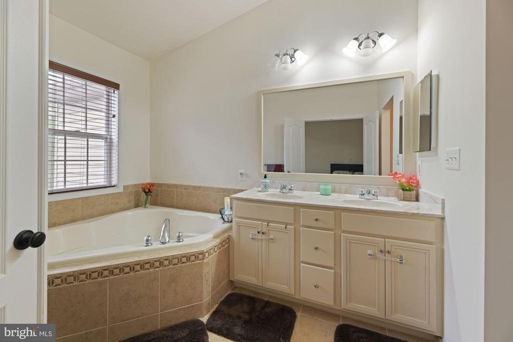 43241 Mitcham Square - Photo 17