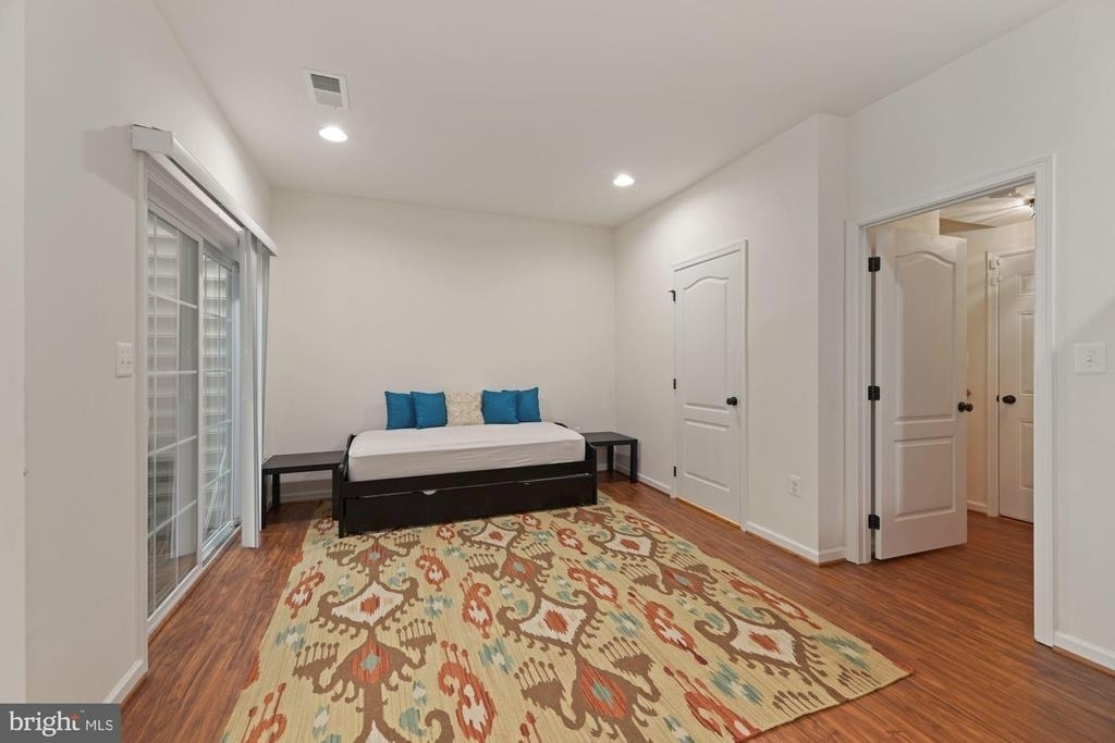 43241 Mitcham Square - Photo 24