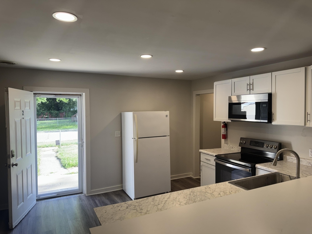 677 Dorset Avenue - Photo 4