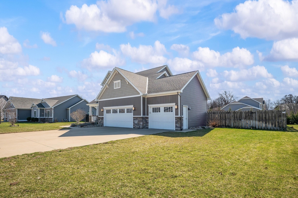 1835 Fox Prairie Road - Photo 3