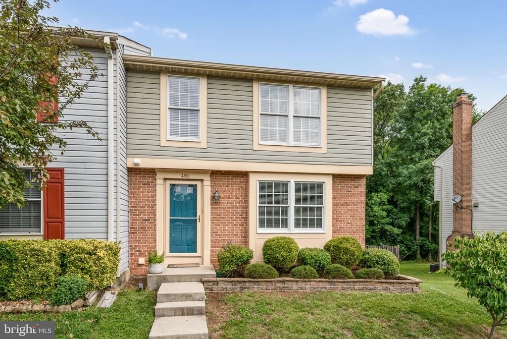 1120 Floyd Place - Photo 0