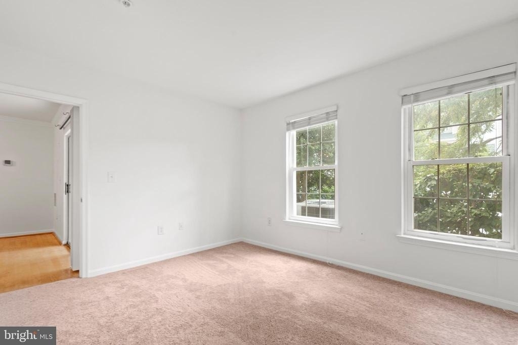 4525 Superior Square - Photo 18