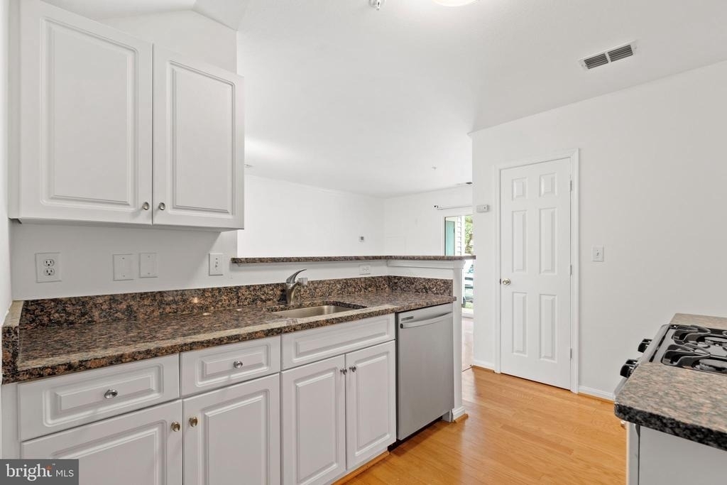 4525 Superior Square - Photo 12