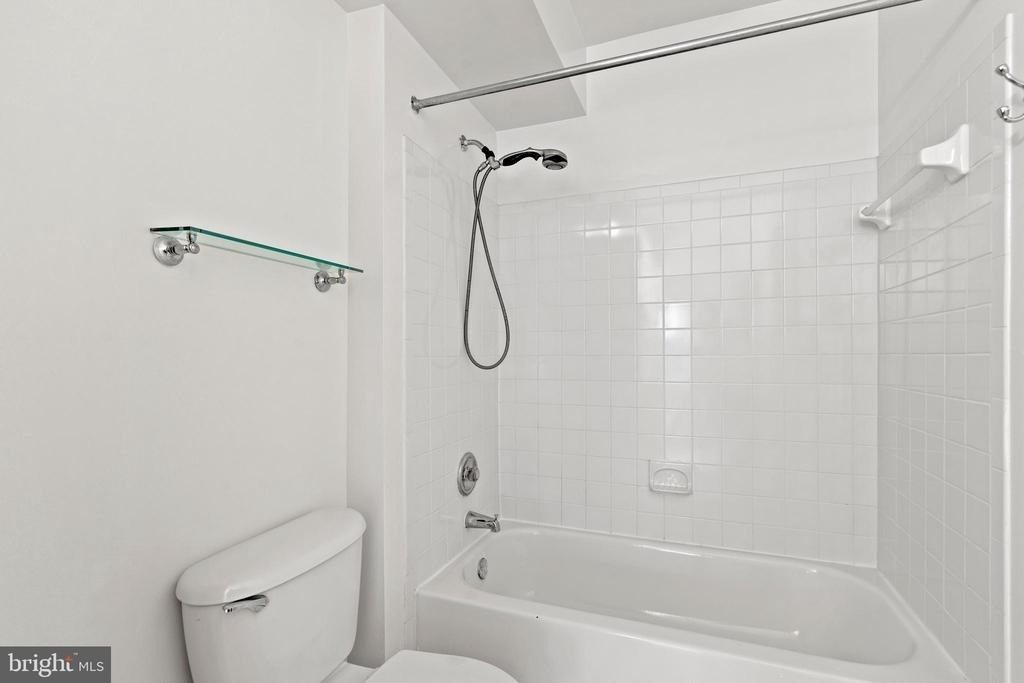 4525 Superior Square - Photo 21