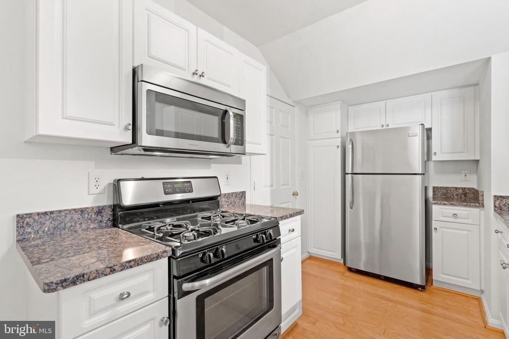 4525 Superior Square - Photo 9