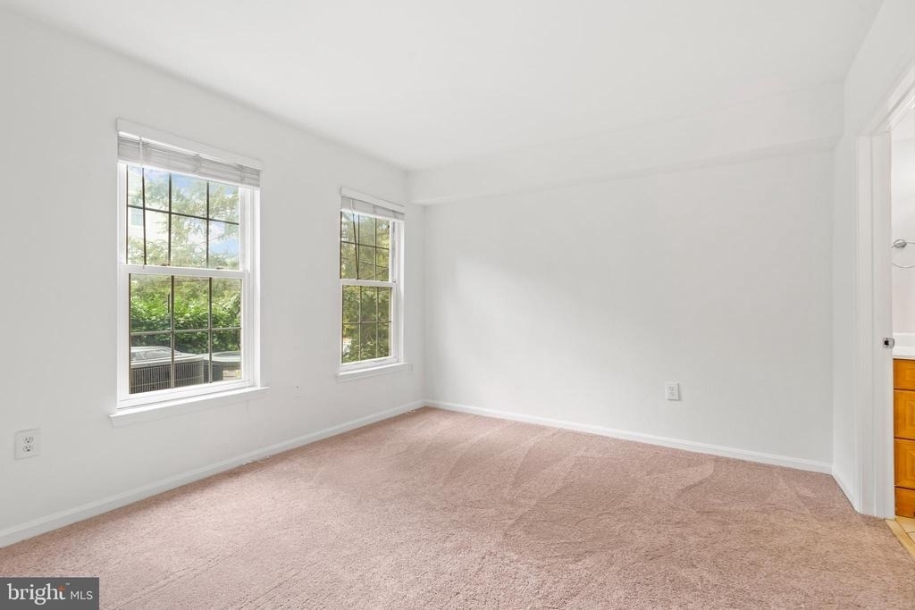 4525 Superior Square - Photo 15