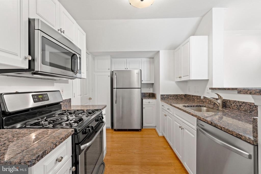 4525 Superior Square - Photo 11