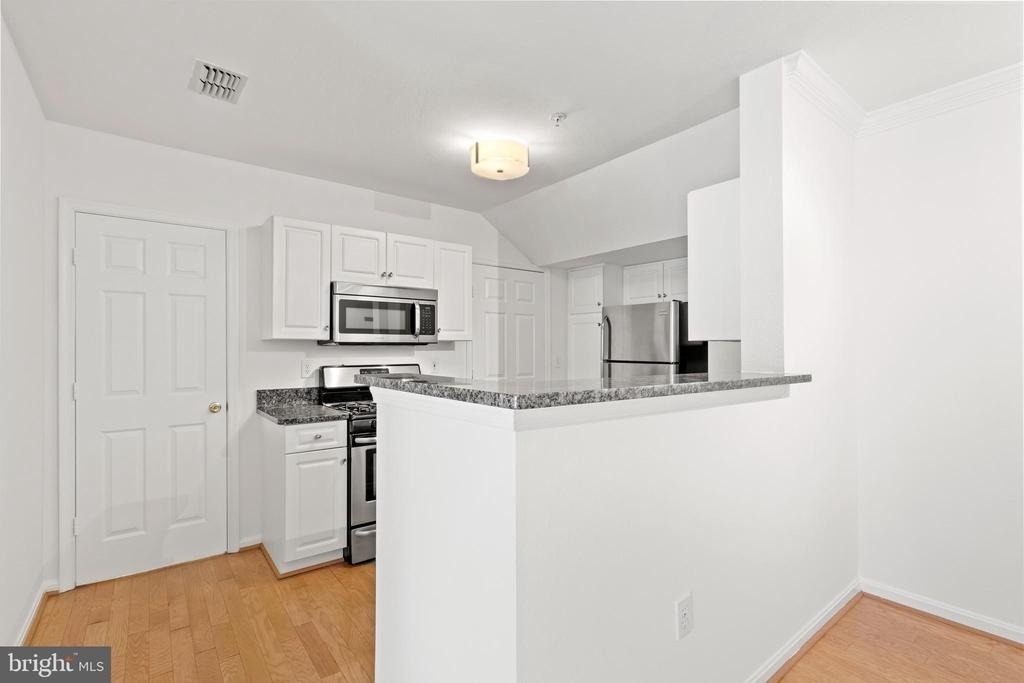 4525 Superior Square - Photo 7