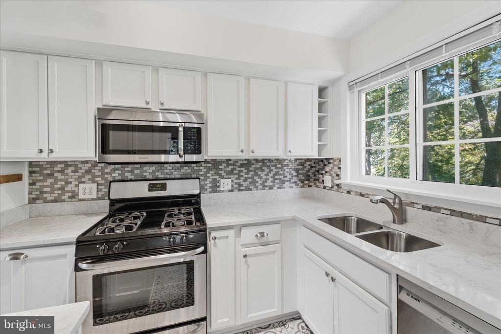 3226 Gunston Road - Photo 11