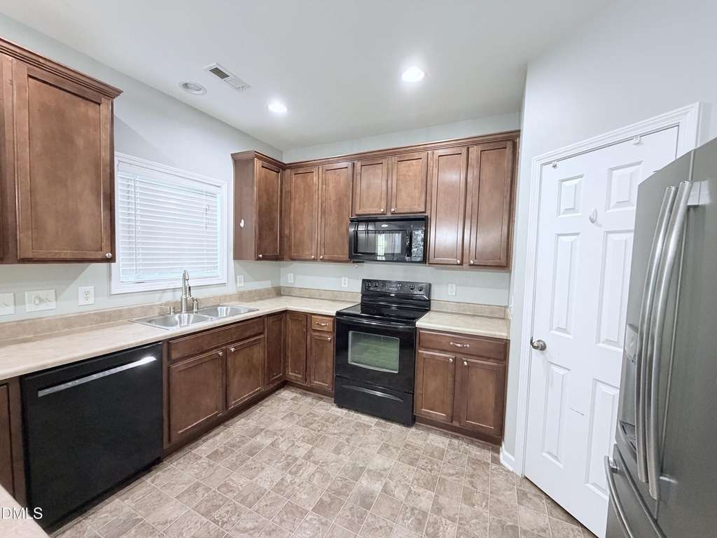 536 Gooseberry Drive - Photo 4