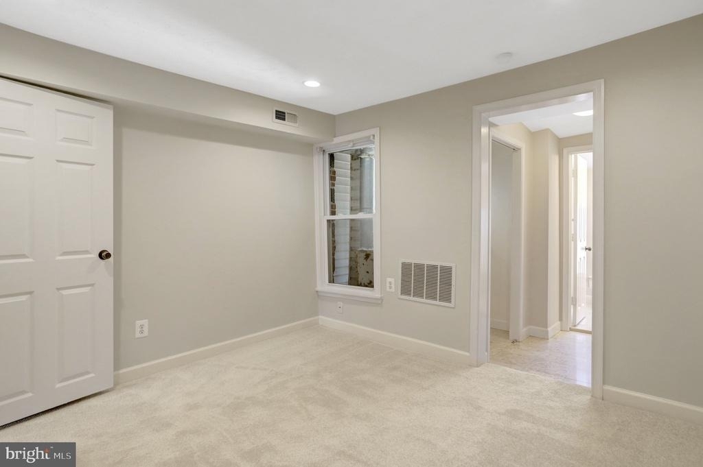 619 N Henry Street - Photo 15