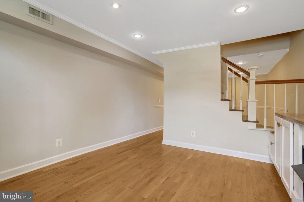 619 N Henry Street - Photo 7