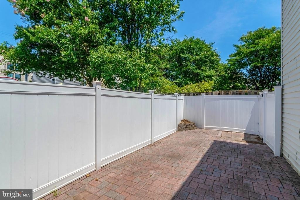 619 N Henry Street - Photo 4