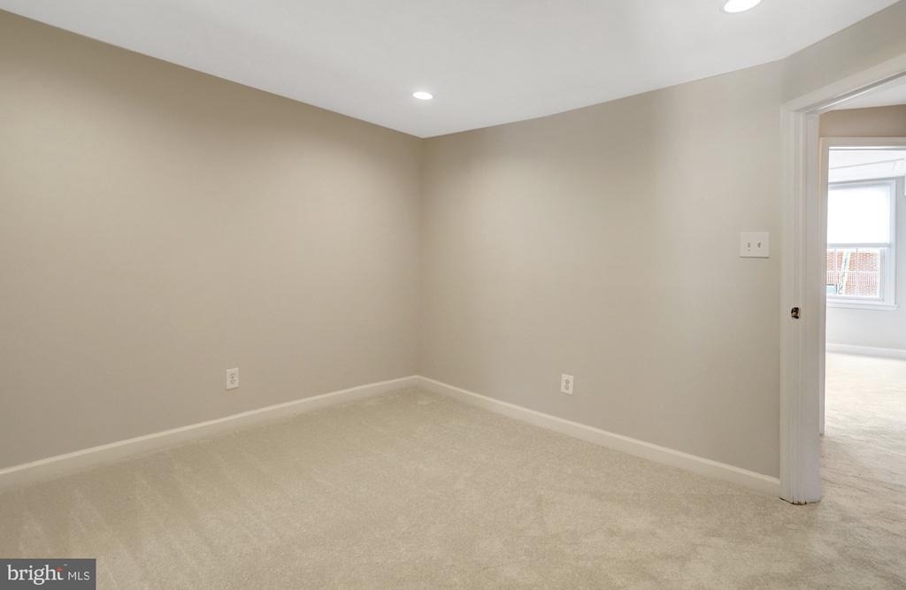 619 N Henry Street - Photo 16