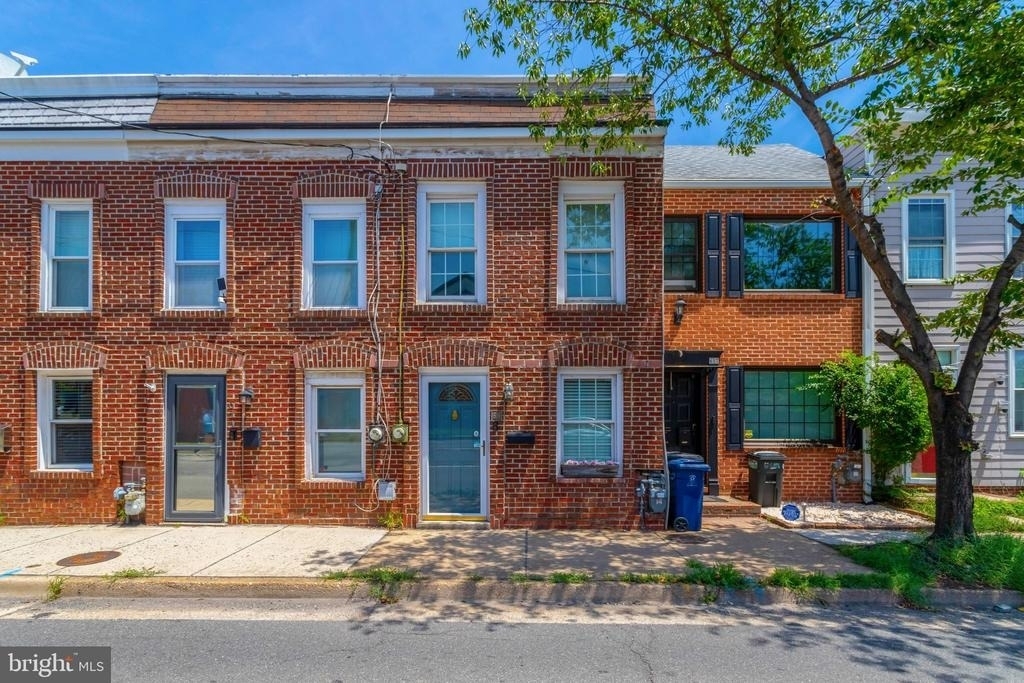 619 N Henry Street - Photo 0