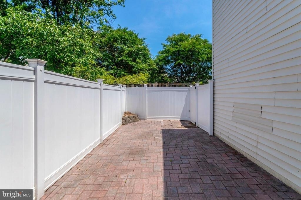 619 N Henry Street - Photo 25