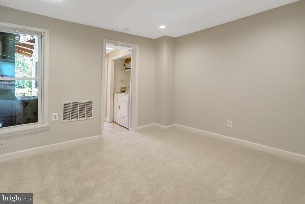 619 N Henry Street - Photo 3