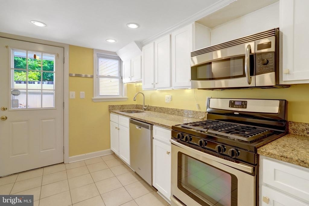 619 N Henry Street - Photo 9