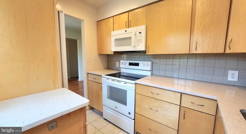 3347 S Wakefield - Photo 9