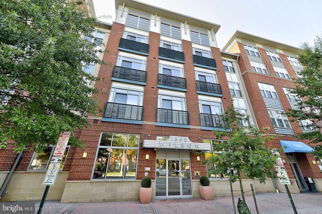 1800 Wilson Boulevard - Photo 2