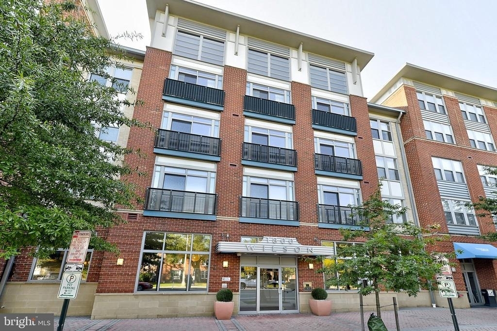 1800 Wilson Boulevard - Photo 0