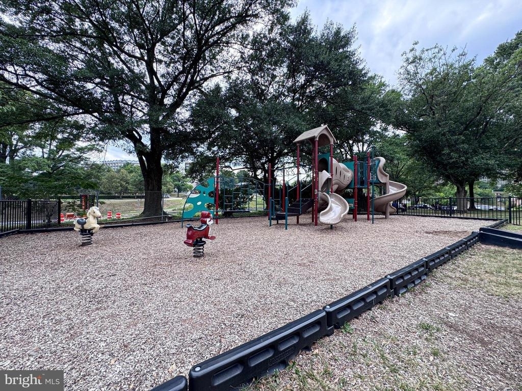 1111 Arlington Boulevard - Photo 25
