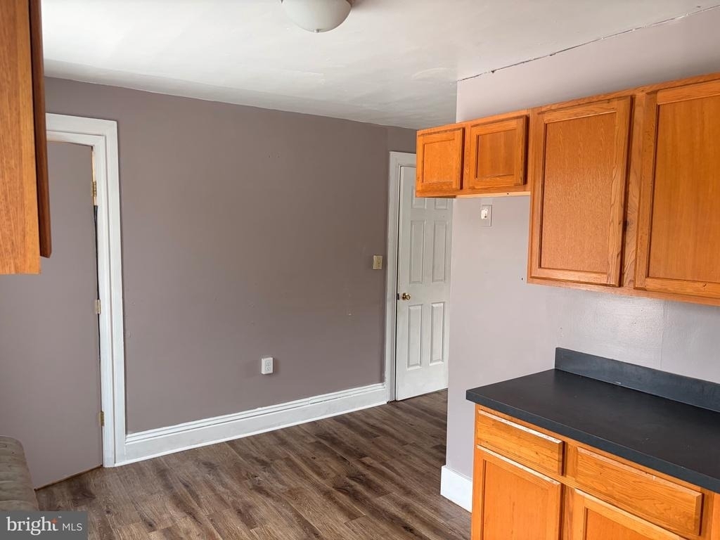 1023 S Queen Street - Photo 2