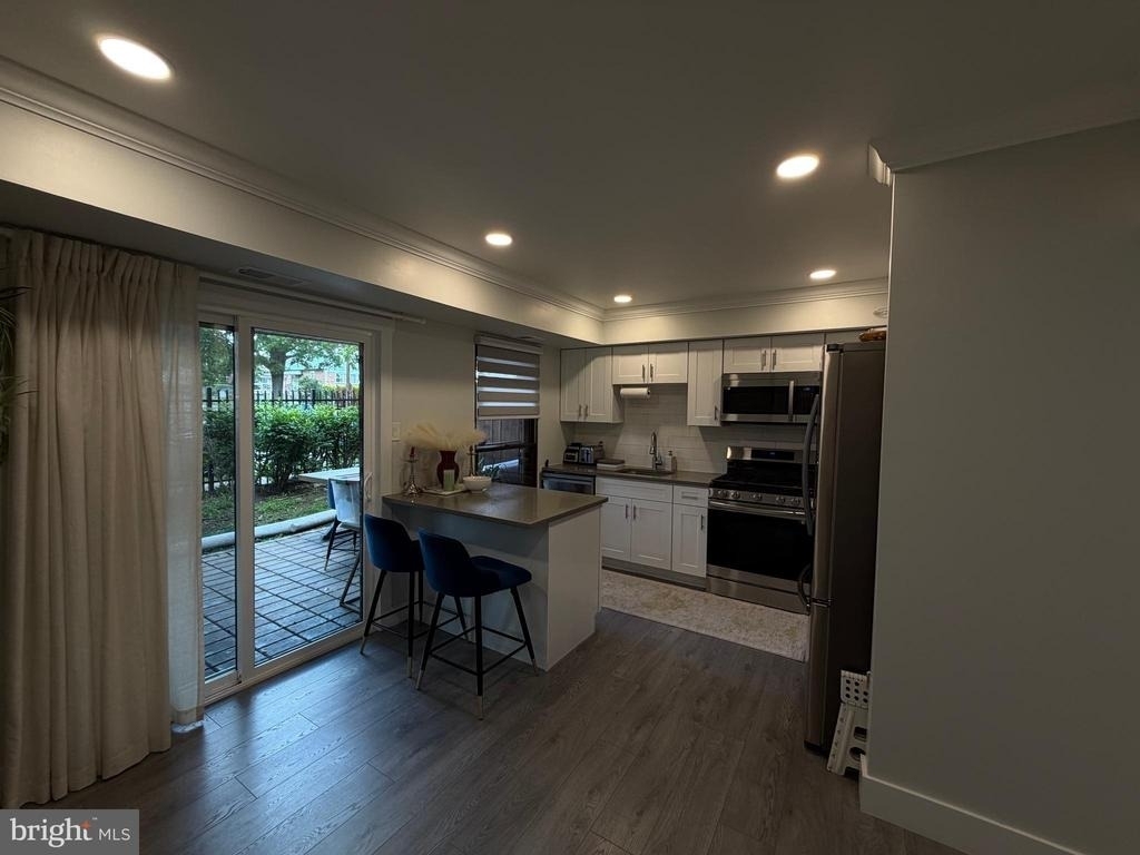 11807 Academy Road - Photo 9