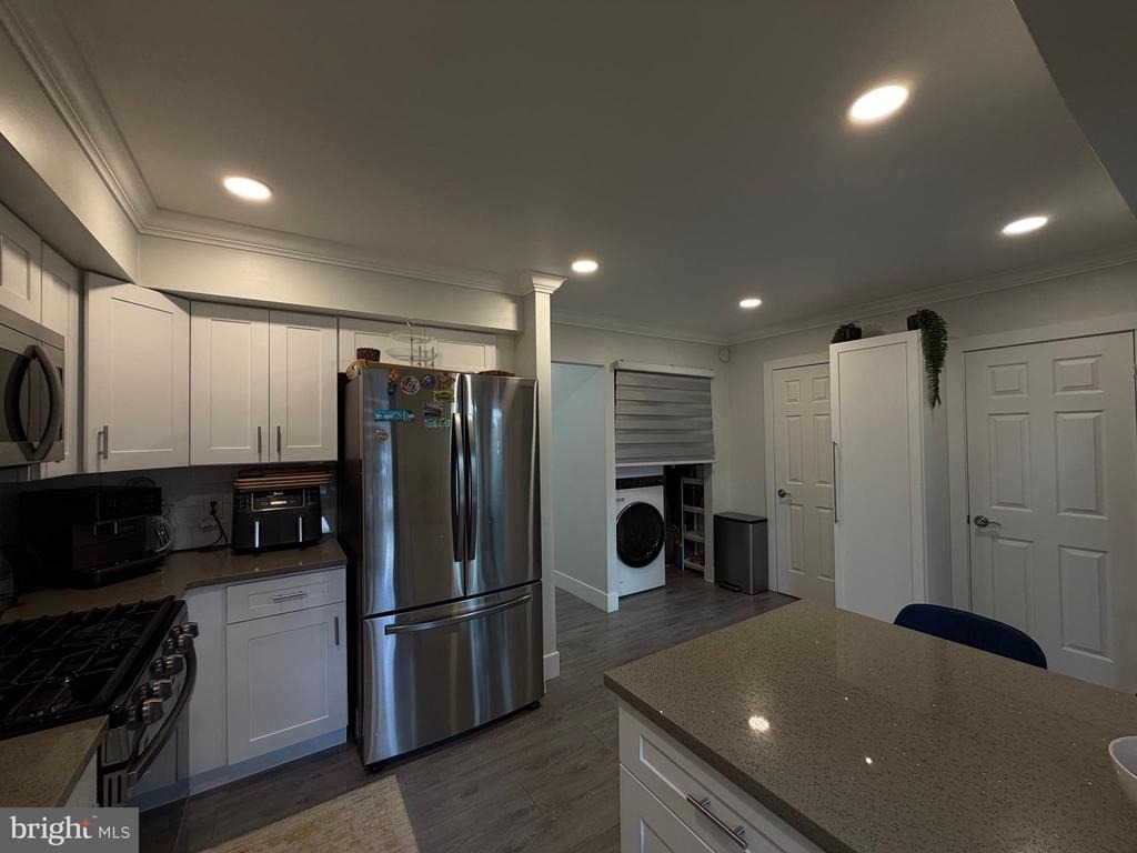 11807 Academy Road - Photo 8